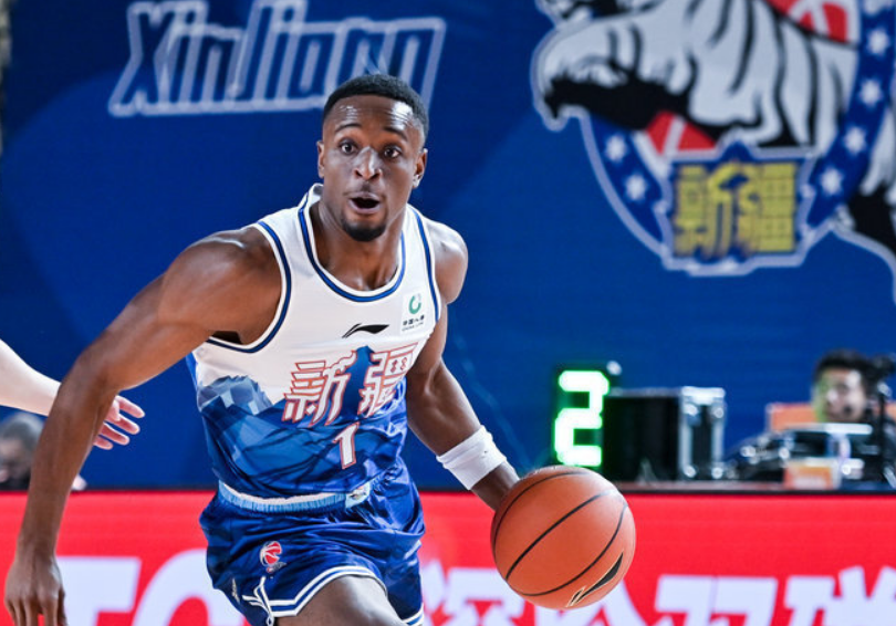 升联赛第一！孙铭徽19分广厦逆转新疆 胡金秋16分塔克26+6+7