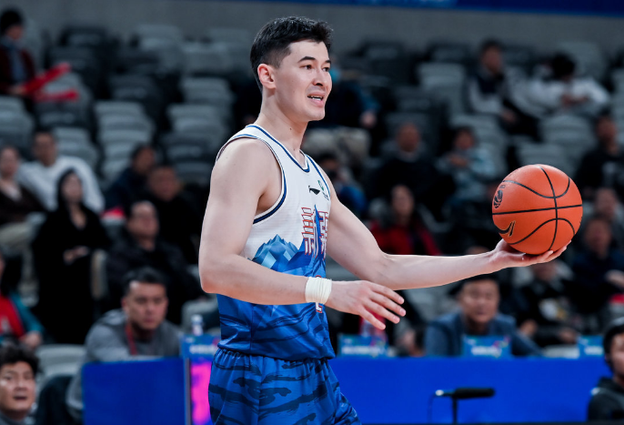 升联赛第一！孙铭徽19分广厦逆转新疆 胡金秋16分塔克26+6+7