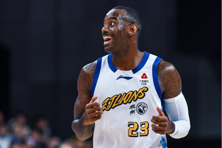 升联赛第一！孙铭徽19分广厦逆转新疆 胡金秋16分塔克26+6+7