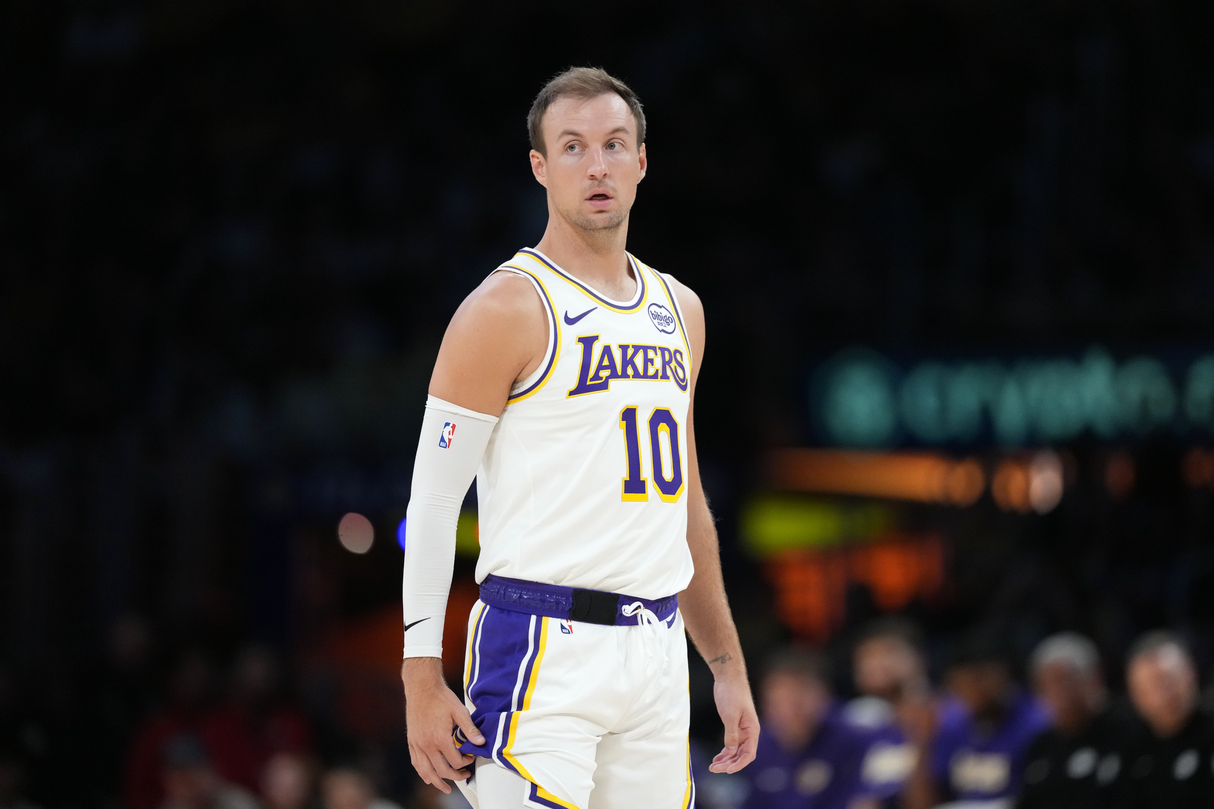 开云体育官网-35胜1负,湖人赢球定律诞生,神射手和双塔齐爆发,老詹创纪录|詹姆斯|奇才|勒布朗·詹姆斯|NBA常规赛|勒布朗-詹姆斯_新浪体育_新浪新闻