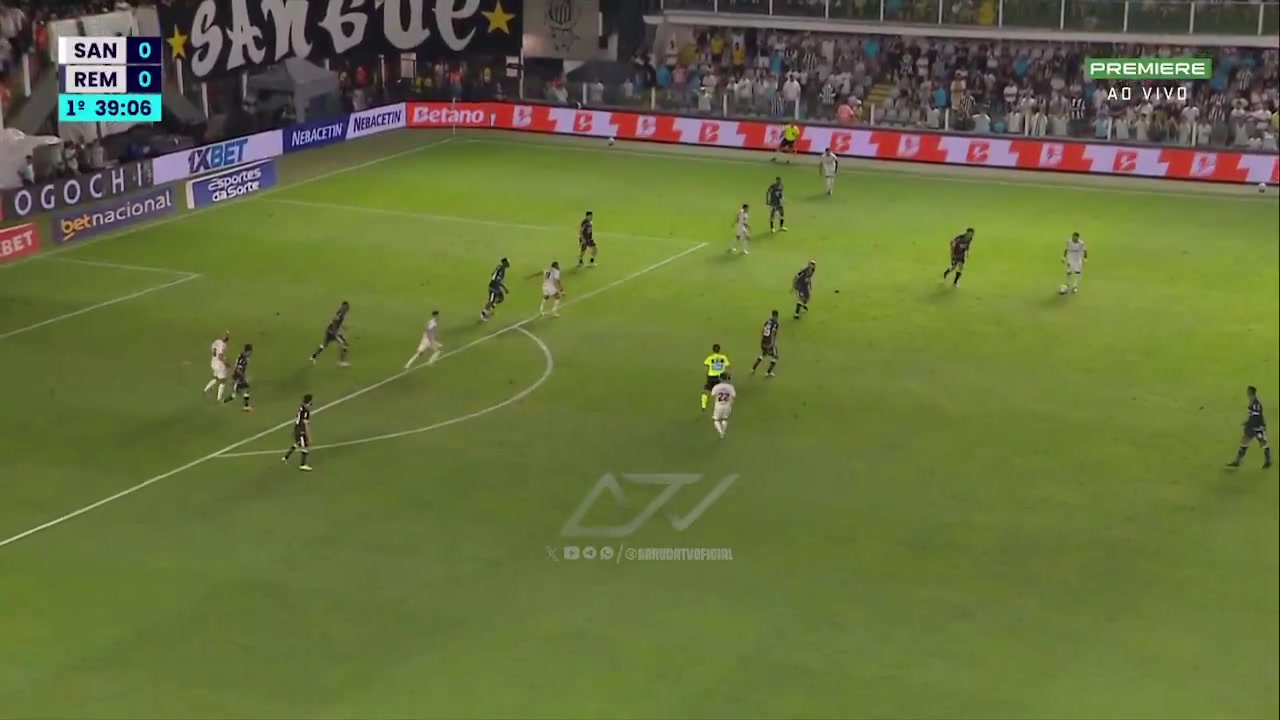 开云体育app-心里有火！内马尔妙传送助攻后表情严肃，队友用手指他的方向庆祝