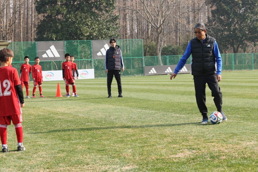 开云体育官网-根宝足球基地迎“首位接班人”，吕文君退役转型挂帅海港“一生一世队”