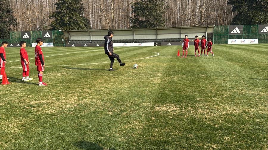 开云体育官网-根宝足球基地迎“首位接班人”，吕文君退役转型挂帅海港“一生一世队”