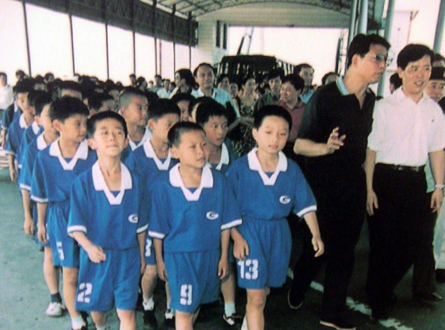 开云体育官网-根宝足球基地迎“首位接班人”，吕文君退役转型挂帅海港“一生一世队”